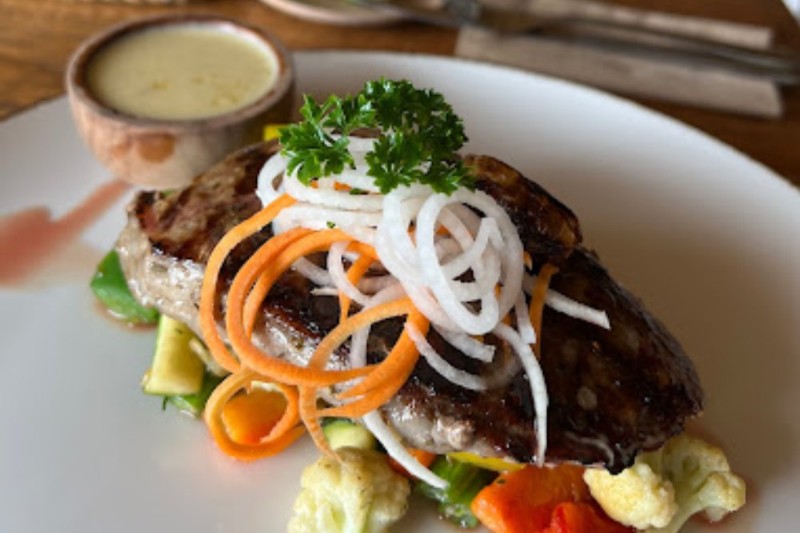 Asmat Restaurant at MATHIS Lodge Amed - Image 6