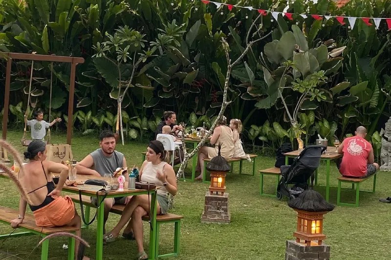 Dolan Restaurant & Park - Image 5