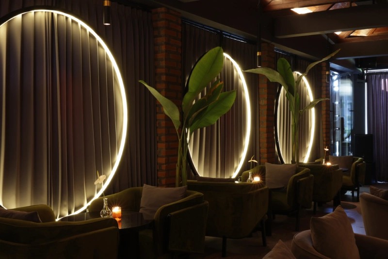 Huge Restaurant - Image 2