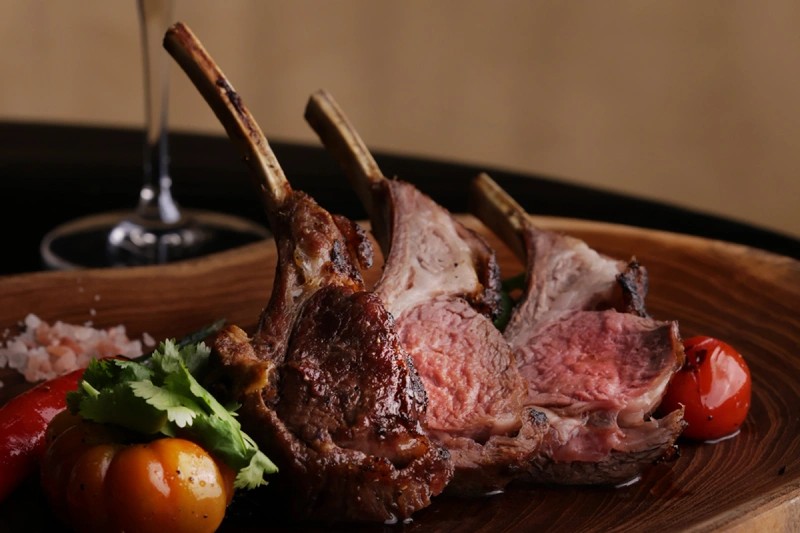 Huge Restaurant - Image 3